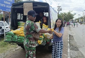 Jaga Stabilitas Harga Beras Kodim 1710/Mimika Kolaborasi Dengan Perum Bulog Terus Gelar Gerakan Pangan Murah Kepada Warga Timika