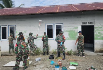 Kodim 1710/Mimika Gelar Karya Bakti Perbaiki Tempat Ibadah Dalam Rangka Memperingati HUT TNI Ke-80