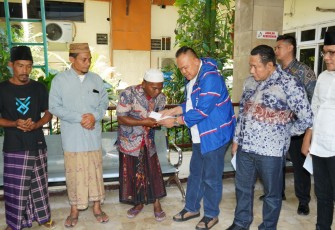 Duet Sekretaris dan Bendahara Demokrat Jatim Jenguk Santri Korban Al Khoziny Am bruk di RS Delta Surya