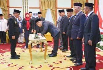 Wagub Nyanyang Lantik Komisioner KPID Kepri Periode 2025–2028