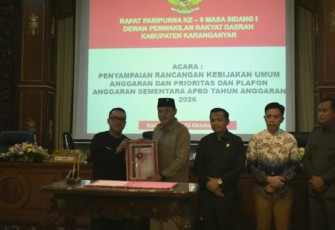 Serah terima berita acara rapat paripurna ke-8 dan ke-9 DPRD Karanganyar