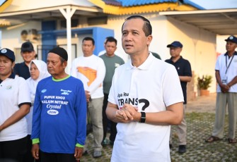 Menteri Transmigrasi M. Iftitah Sulaiman Suryanagara meninjau langsung kesiapan calon transmigran lokal, fasilitas perumahan, dan sarana pendukung kawasan