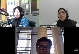 Kepala Bidang Fasilitas Kepabeanan dan Cukai Kanwil Bea Cukai Aceh, Leni Rahmasari, saat menjadi narasumber dalam program Dialog Interaktif RRI Pro 1 Banda Aceh 