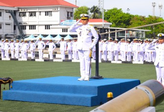 Kepala Staf Kolinlamil Laksma TNI Edi Haryanto, S.E., bertindak sebagai inspektur upacara mewakili Panglima Kolinlamil Laksda TNI Rudhi Aviantara IH, S.E., M.Si., M.Tr.(Han)., CHRMP., dalam peringatan Hari Pahlawan 2025 yang diikuti seluruh prajurit dan PNS Kolinlamil