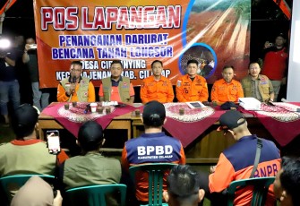 BNPB Pastikan Semua Komponen Bergerak Bersama dalam Penanganan Darurat Tanah Longsor di Cilacap