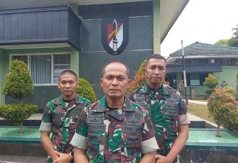 Danbrigif 9 Kostrad Kolonel Inf Roliyanto saat memberikan keterangan pers, Senin (17/11)