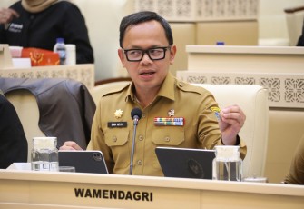 Wakil Menteri Dalam Negeri (Wamendagri) Bima Arya Sugiarto pada Rapat Kerja dan Rapat Dengar Pendapat (RDP) bersama Komisi II DPR RI di Ruang Rapat Komisi II DPR RI, Kompleks Parlemen, Senayan, Jakarta, Selasa (25/11/2025)