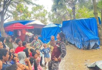 TNI  Laksanakan Trauma Healing Bagi Warga Terdampak Banjir di Aceh Tamiang