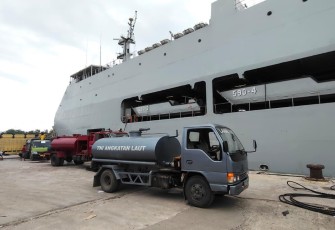 KRI Makassar-590 tiba di Pelabuhan Krueng Geukueh Aceh 