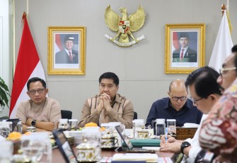 Mendagri saat Rapat Lanjutan Pembahasan Pembangunan Hunian Tetap (Huntap) Pascabencana di Wilayah Sumatera yang digelar secara daring dari Jakarta, Minggu (28/12/2025)
