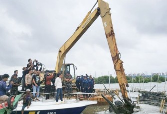 Pembongkaran pagar laut di Kabupaten Bekasi