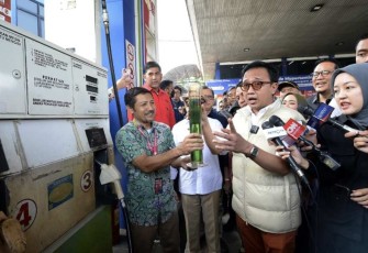 Wakil Ketua Komisi XII DPR RI, Bambang Haryadi, beserta tim, saat sidak ke Stasiun Pengisian Bahan Bakar Umum (SPBU) Pertamina Cibubur, Jakarta Timur, Kamis (27/2/2025)