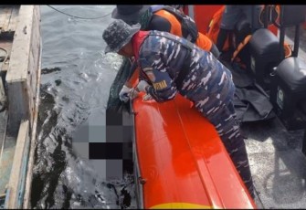 TNI AL Berhasil Evakuasi Korban Kecelakaan Kapal Nelayan Dengan Kapal Tongkang di Perairan Jambi 