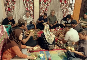 Pengurus dan Anggota Pewarta Polrestabes Medan Menghadiri Acara Buka Puasa Bersama di Kediaman Indra W Hasibuan.