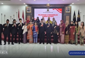 Kakanwil Kemenkum Sumut Poto Bersama Usai Acara Pelantikan dan Pengambilan Sumpah Jabatan Notaris Pengganti di Wilayah Sumatera Utara