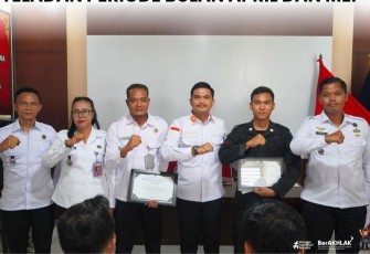 Karutan Pangkalan Brandan Erwin Siregar Poto Bersama Jajaran Usai Pemberian Penghargaan Pegawai Teladan.