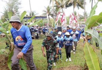 Dandim 0801/Pacitan Letkol Arh Imam Musahirul dalam Ekspedisi Merah Putih 70-Mile Sea Paradise, Selasa (19/8)