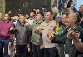 Walikota Blitar Syauqul Muhibbin (jaket hijau) bersama Forkopimda Di Sela-sela Patroli Keamanan Antisipasi Aksi Anarkisme dari Massa Perusuh (Foto : Klikwarta.com)