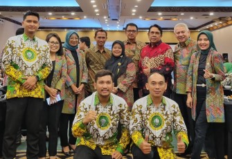 Foto bersama usai rapat