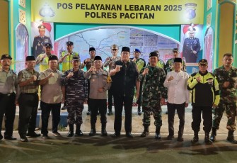 TNI-Polri Bersama Unsur Forkopimda Pacitan Pantau Malam Takbiran 2025