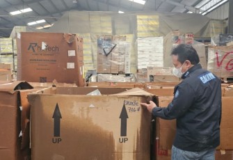 Barang bukti dugaan import limbah B3 PT Esun di Batam, Selasa (23/9)