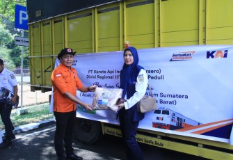 KAI Divre III Palembang Kirimkan Bantuan Kemanusiaan Untuk Bencana Alam Sumatera