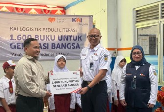KAI Logistik Salurkan 1.600 Buku