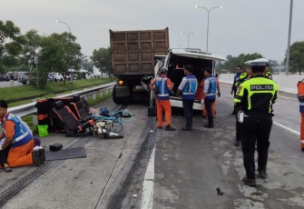 Pasca kecelakaan, Hiace Tabrak Truk di Tol Malang–Pandaan, Sabtu (13/12) dini hari, sekitar pukul 03.50 WIB.