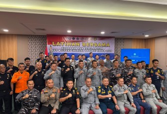 Foto bersama usai pembukaan Latihan Bersama Manuver Lapangan KKPH Tahun 2025