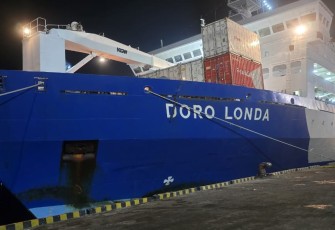 KM Dorolonda saat sandar di Pelabuhan Bitung