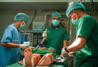 Operasi Patah Tulang Kaki Anak Aceh Tamiang Sukses Dilaksanakan TNI AL