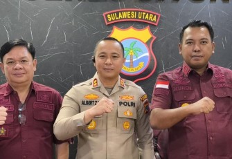 Kalapas IIB Bitung, Edi Kuhen (Kanan) saat bersinergi bersaam Kapolres Bitung, AKBP Albert Zai dalam memberantas peredaran narkoba