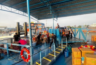 Kapal Patroli BC 60001 saat Bawa Bantuan untuk Korban Bencana di Aceh