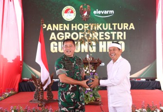 Kasad Jenderal TNI Maruli Simanjuntak, M.Sc., bersama Gubernur Jawa Barat Dedi Mulyadi