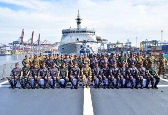 Komandan Puspenerbal Dampingin Kasal Sambut Kedatangan Maritime Task Force TNI Konga XXVIII-O/UNIFIL