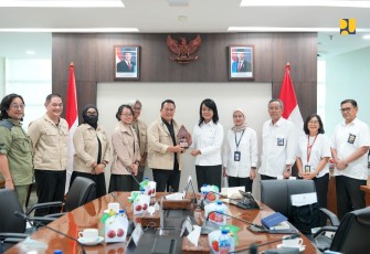 Penyerahan cindera mata