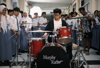 Kementerian Ekonomi Kreatif/Badan Ekonomi Kreatif (Ekraf), melalui program AKTIF Musik memfasilitasi produksi video klip Graduation Song karya Murphy Radio, Jakarta, Rabu (12/11/2025).
