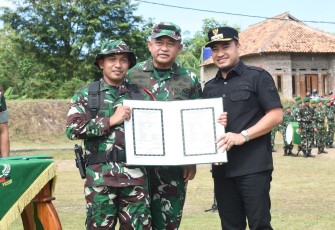 Kepala Staf Angkatan Darat (Kasad) Jenderal TNI Maruli Simanjuntak, M.Sc., saat secara resmi menutup TMMD ke-125 yang dipusatkan di Lapangan Dinas Sosial Kota Cilegon, Kamis (21/8/2025).