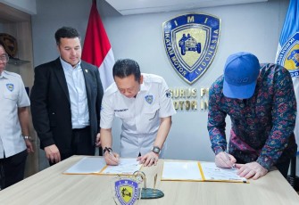 Ketum IMI Bamsoet saat Tandatangani MoU dengan Formula BRICS Group di Kantor Pusat IMI Kawasan Gelora Bung Karno, Jakarta, Selasa (19/8/25).
