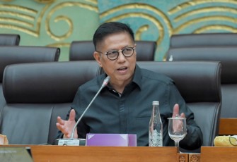 Anggota Komisi XII DPR RI Mulyadi, saat mengikuti RDP Komisi XII DPR RI dengan Kepala BPH Migas yang digelar di Ruang Rapat Komisi XII, Gedung Nusantara I DPR RI, Senayan, Jakarta, Senin (10/2/2025)