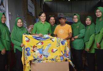 Persit Korem 023/KS saat Salurkan Bantuan Kemanusiaan untuk Korban Bencana Alam di Tapanuli Selatan