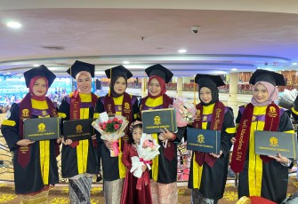 Lulusan Kepulauan Riau Resmi Sandang Gelar Sarjana