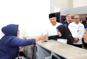 Menteri Sosial Saifullah Yusuf (Gus Ipul) saat meninjau Penyaluran BLTS