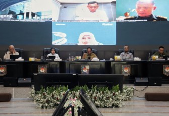 Mendagri saat memimpin Rapat Koordinasi (Rakor) Pengendalian Inflasi Daerah secara hybrid dari Gedung Sasana Bhakti Praja (SBP), Kantor Pusat Kementerian Dalam Negeri (Kemendagri), Jakarta, Selasa (22/7/2025).