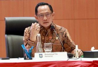 Mendagri dalam Konferensi Pers tentang Rancangan Anggaran Pendapatan dan Belanja Negara (RAPBN) & Nota Keuangan Tahun Anggaran 2026 di Kantor Direktorat Jenderal (Ditjen) Pajak Kementerian Keuangan (Kemenkeu), Jakarta, Jumat (15/8/2025).
