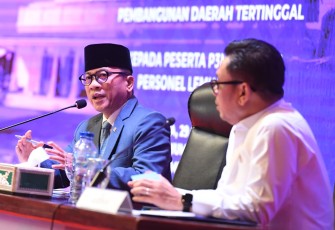 Mendes Yandri saat memberikan kuliah umum kepada peserta Pendidikan Pemantapan Pimpinan Nasional (P3N) Angkatan XXVI Tahun Anggaran 2025 di Auditorium Gadjah Mada, Kantor Lemhannas RI, Rabu (29/10/2025).
