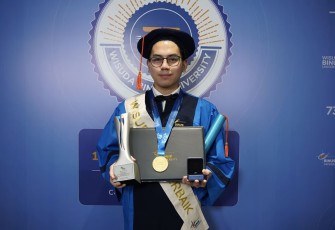 Kisah Lulusan BINUS Bandung Berkiprah di Dunia Global