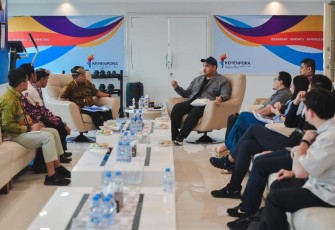 Menpora RI Dito Ariotedjo, saat menerima Gubernur Kalimantan Utara (Kaltara) Zainal Arifin Paliwang yang hadir bersama Kadispora Saiful Bahri, Sekretaris Dinas Muhammad Faisal Ramadhan di Kantor Kemenpora, Senayan, Jakarta, Jumat (4/7).