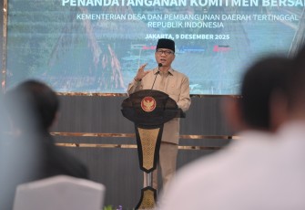 Mendes PDT Yandri Susanto saat memberi arahan dalam Deklarasi Pencanangan Zona Integritas, di Oproom Kemendes PDT, Kalibata, Jakarta Selatan, Selasa (9/12/2025).