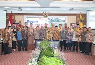 Menteri Nusron dalam Dialog Bersama Gubernur dan para BupatiWali Kota se-Jawa Tengah, yang digelar di Kantor Gubernur Jawa Tengah, Kamis (17042025).